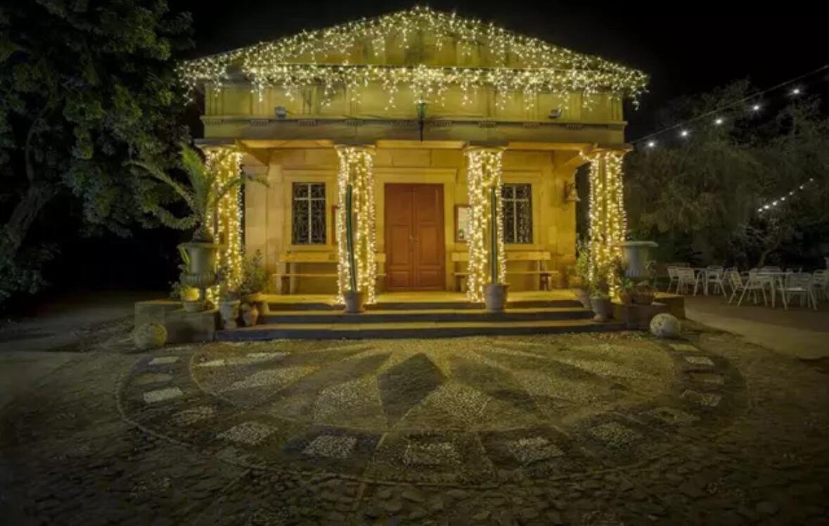 La propuesta navideña del cementerio inglés de Málaga se inspira en la novela 'Cuento de Navidad' de Charles Dickens