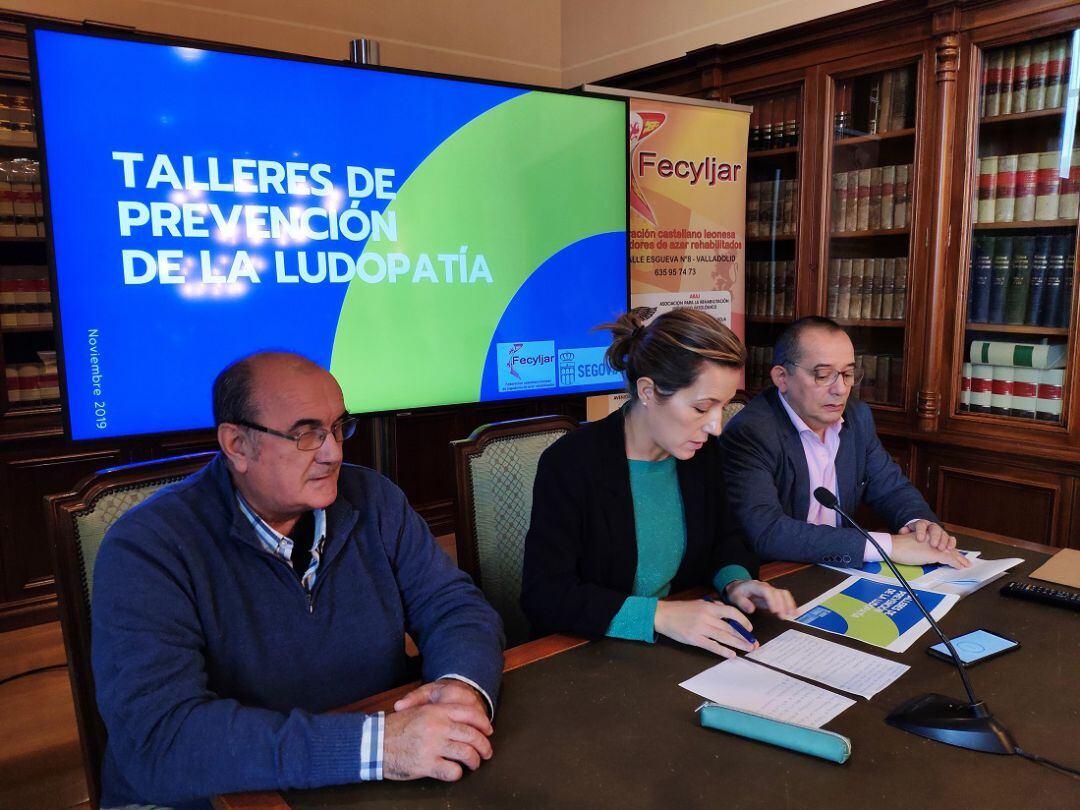 Comparecencia de la concejal de asuntos sociales, Ana Peñalosa, con representantes de la Federación castellanoleonesa de jugadores de azar rehabilitados