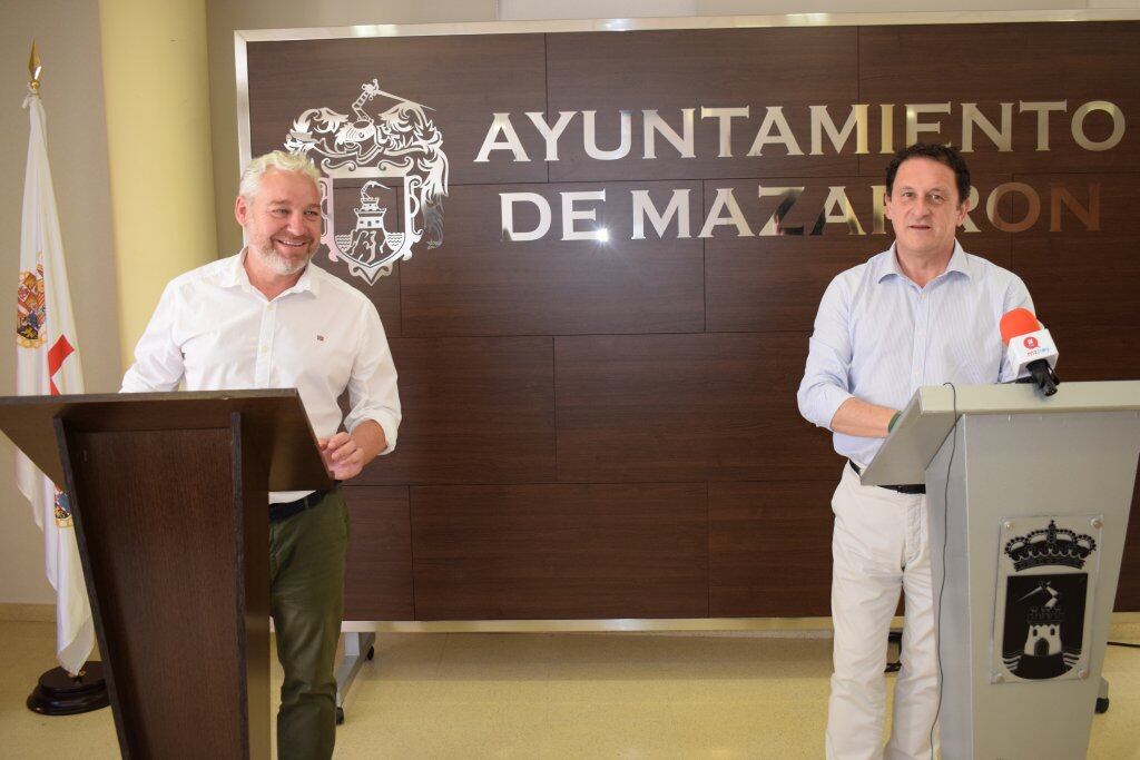Ginés Campillo y Gaspar Mira durante una rueda de prensa en el Ayuntamiento de Mazarrón