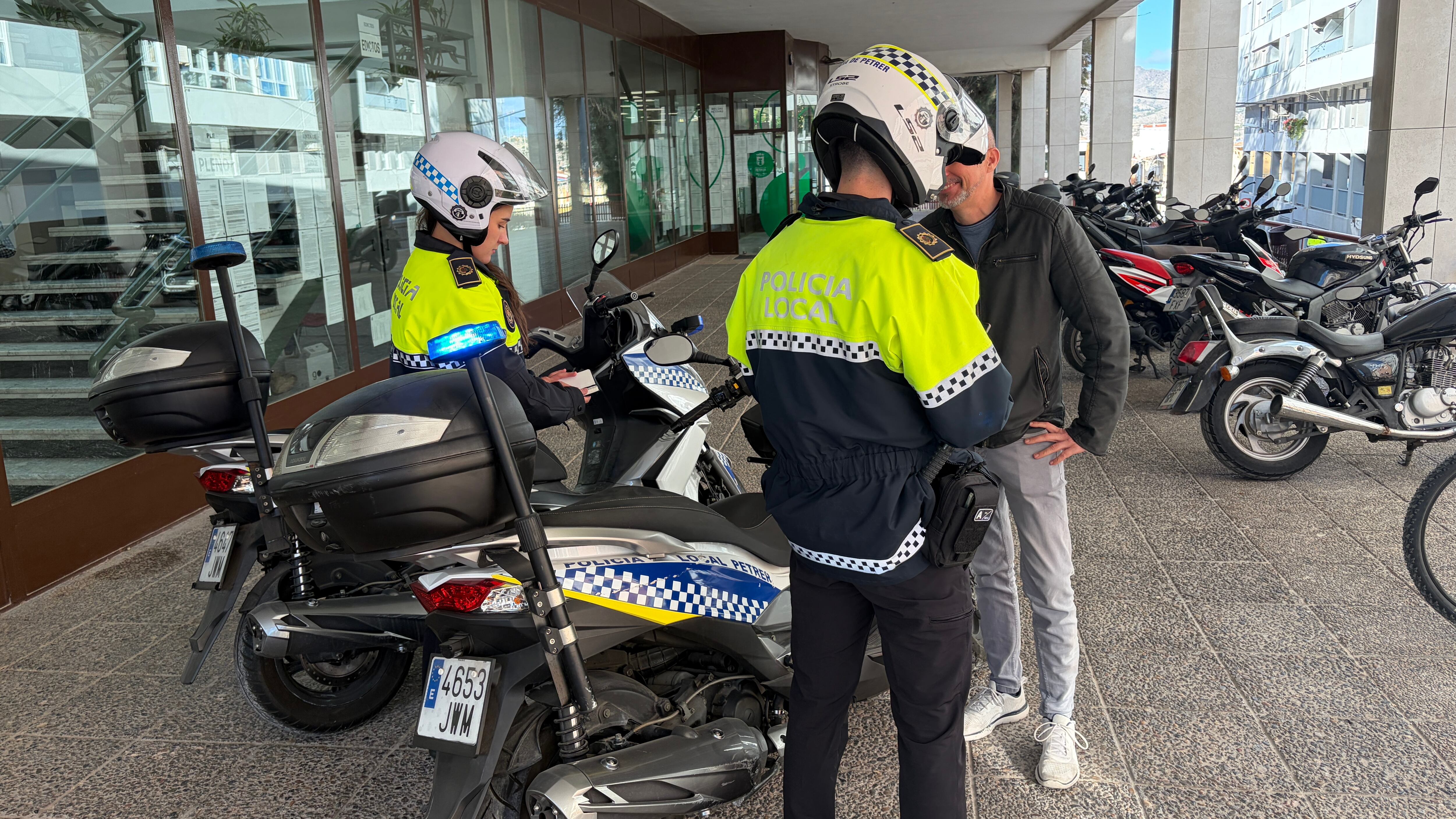 Imagen de archivo de agentes de la Policía Local de Petrer