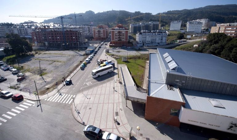 Intersección de las calles Poeta José Hierro y Leonardo Rucabado,