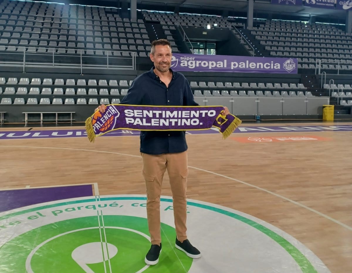 Natxo Lezkano presentado como nuevo técnico del Súper Agropal Palencia