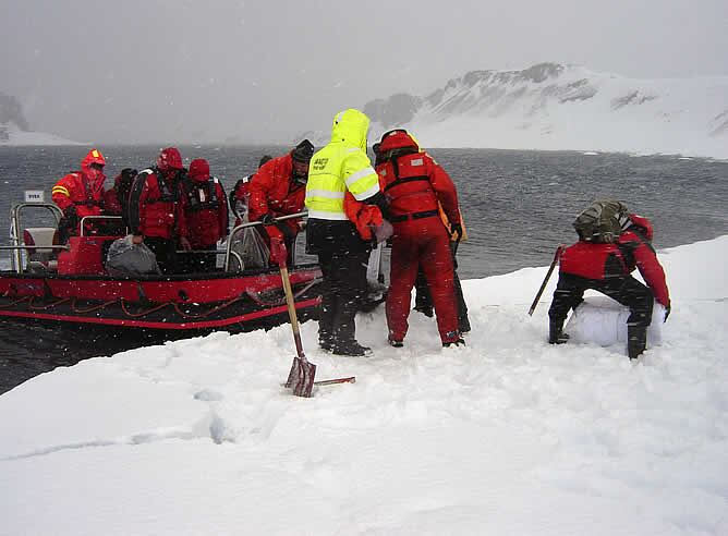 Los pasajeros, tras llegar a tierra