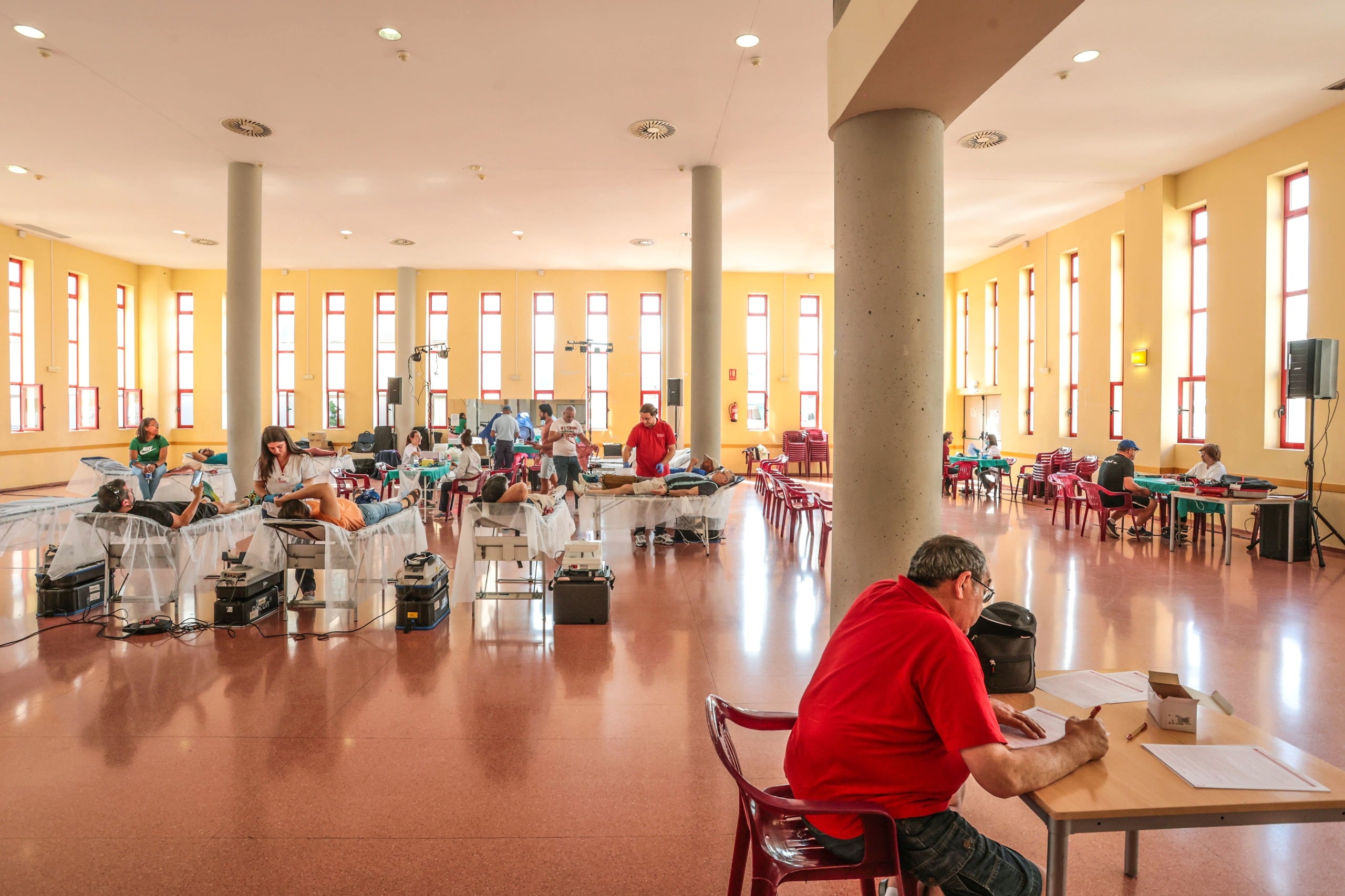 El Centro Cívico y Juvenil de Elda se ha llenado de solidaridad