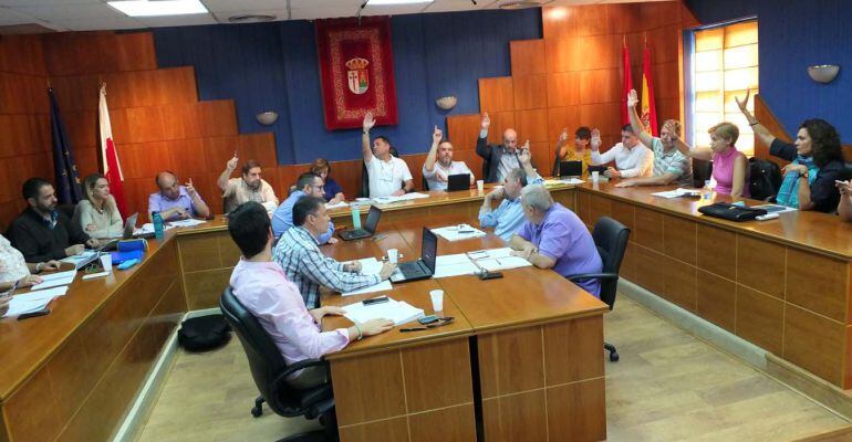 Votación en el ayuntamiento de Paracuellos