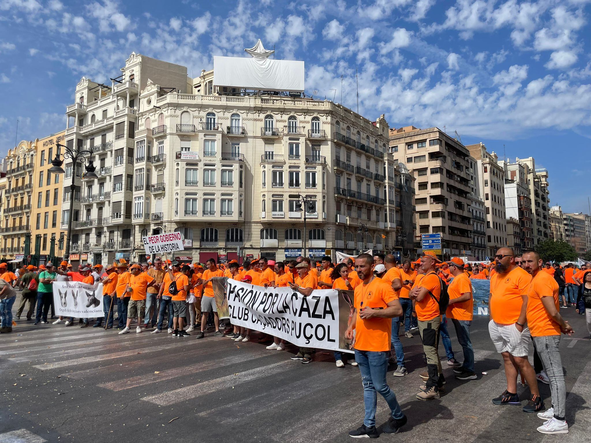 manifestación organizada por la Federación Valenciana de Caza, este sábado en València.