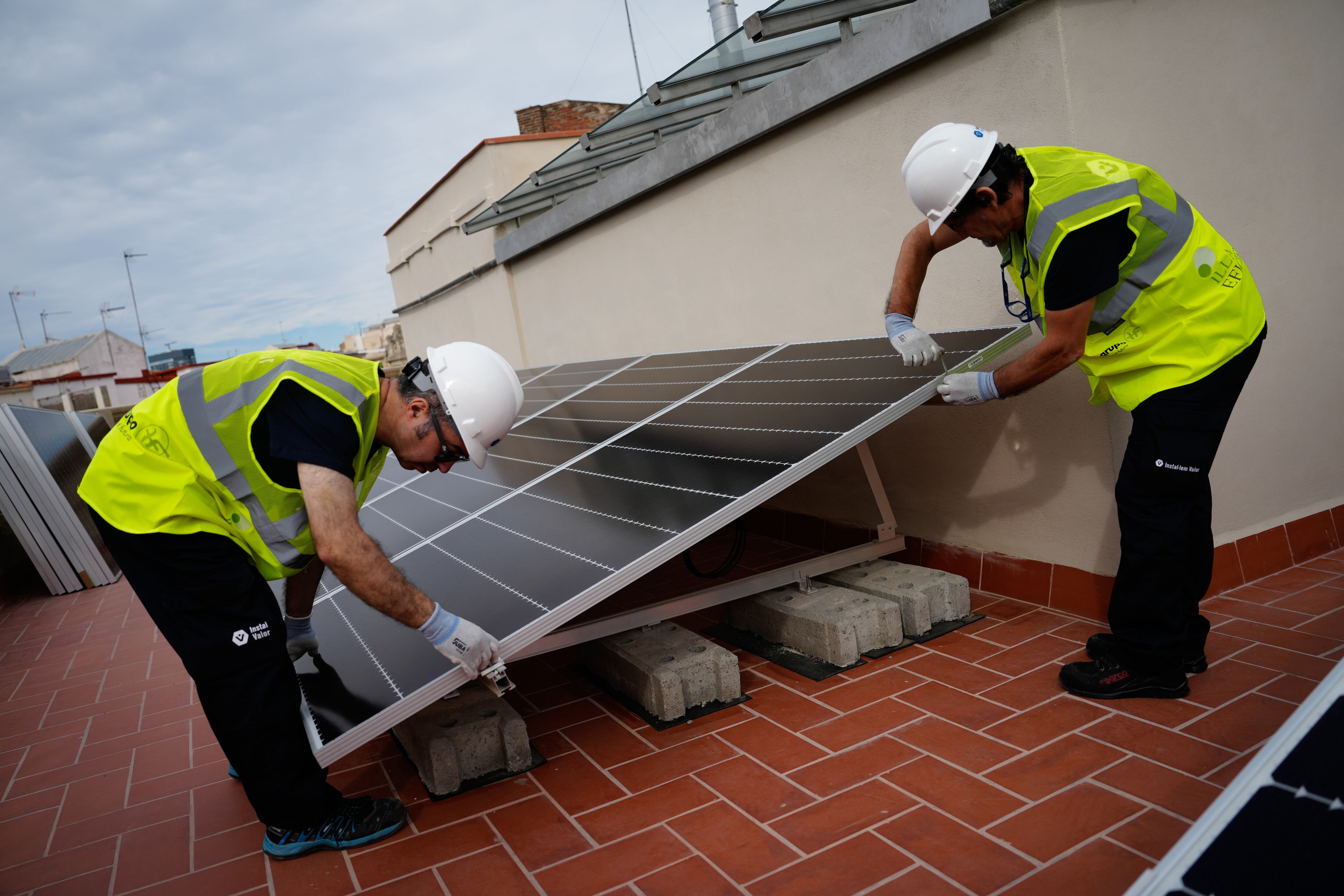 Instalación de una Comunidad Energética. EFE/Enric Fontcuberta