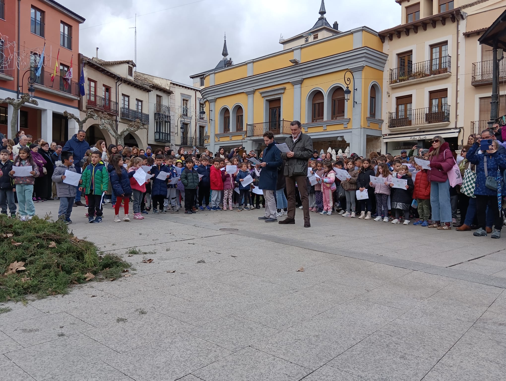 El alcalde, Antonio Linaje, y el concejal de Cultura, José Antonio Fuertes, participaron en este acto