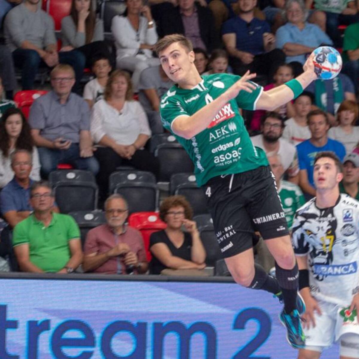 El Ademar defiende su botín ante el colista