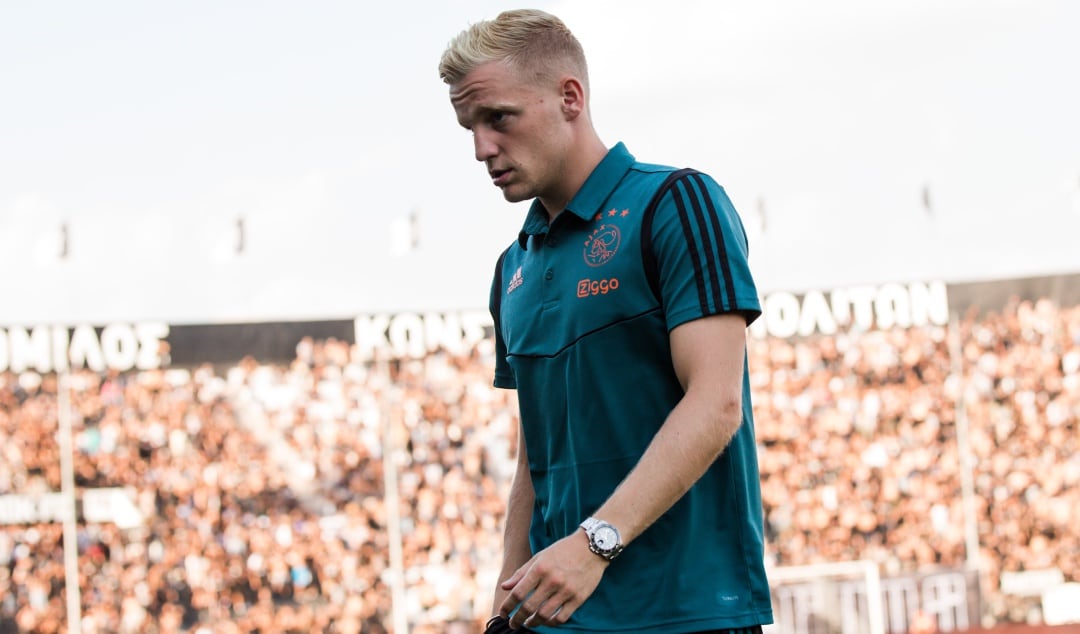 Van de Beek, durante la previa de un partido del Ajax