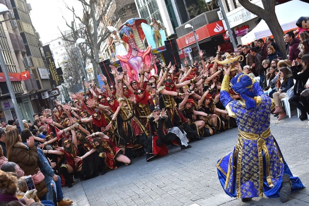 La Junta de Gobierno Local ha aprobado la convocatoria de los premios del Concurso Local de Murgas y Comparsas y del Concurso Nacional de Carrozas y Comparsas del Domingo de Piñata 