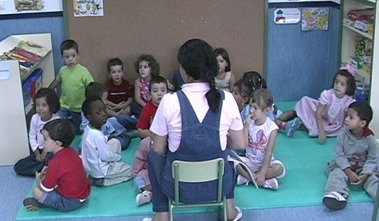 En la Escuela de Familia se abordarán temas como la alimentación, la eduación, los miedos o la autoestima desde la infancia para ayudar a los padres y madres