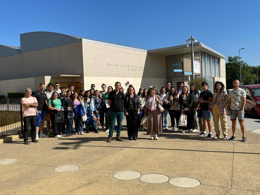 Alumnos extranjeros en el campus de Huesca