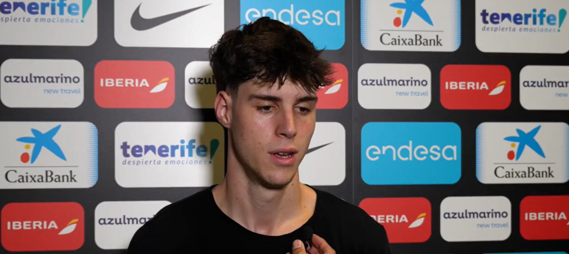 Mario Saint Supery, atendiendo a la prensa tras el entrenamiento de la selección española