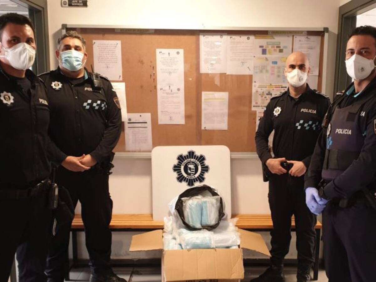 La Policía recupera en Parla 4.000 mascarillas que iban a ser vendidas en la calle