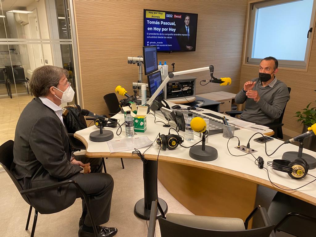 Tomás Pascual con Valentín García, director de Radio Aranda