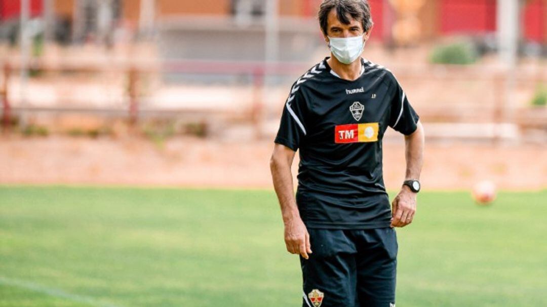 Pacheta durante un entrenamiento del Elche