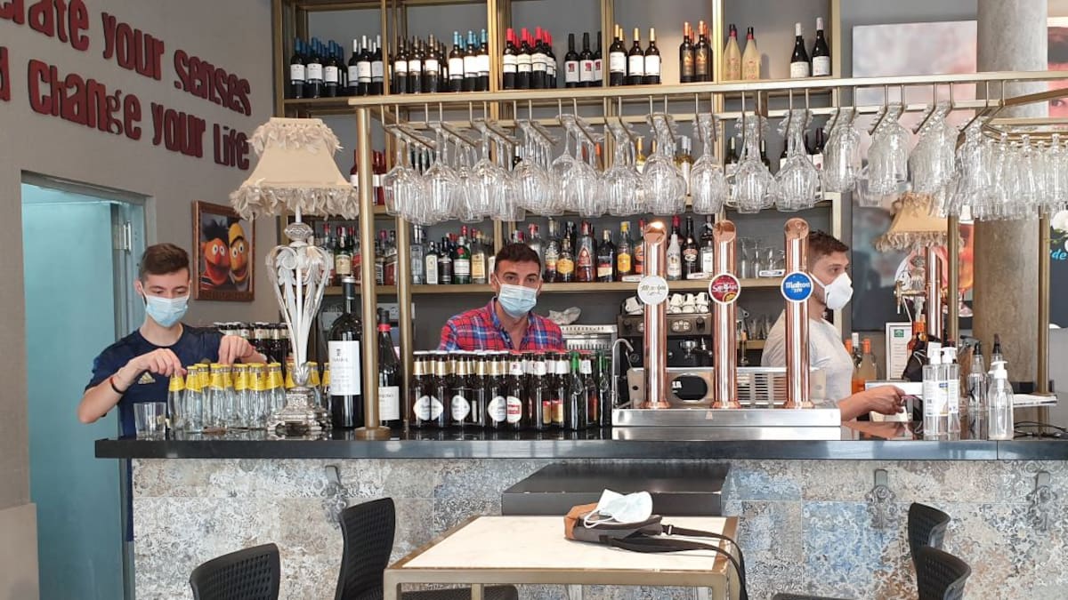 Prudencia e ilusión: así ha estrenado la provincia de Granada la Fase 2