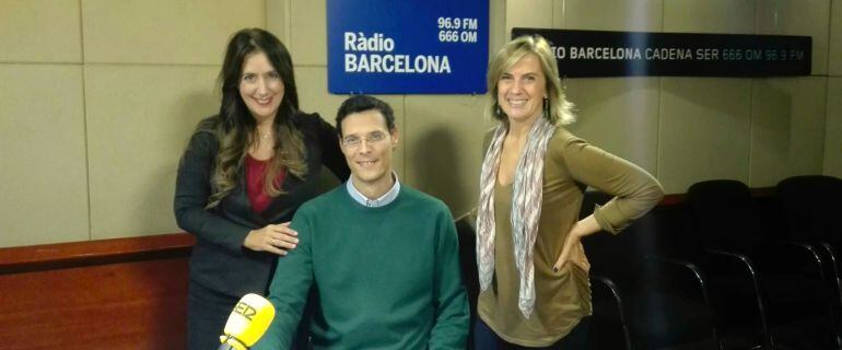 Dolores Redondo y Marcos Chicot junto a Gemma Nierga en &#039;Hoy por hoy&#039;.