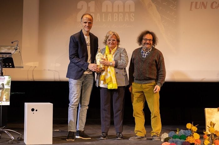 Maxi Campo y Anchel Lois, recibiendo el Premio Espiello Pirineos