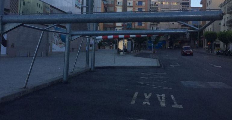 Parada de taxis en la calle Virgen de la Cabeza de Jaén capital.