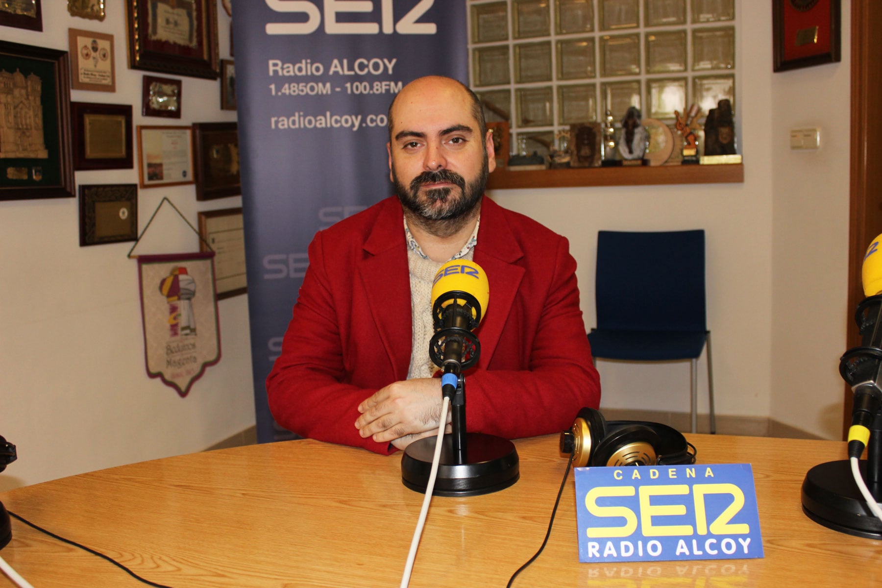 Alejandro Cerro, en el estudio central de Radio Alcoy