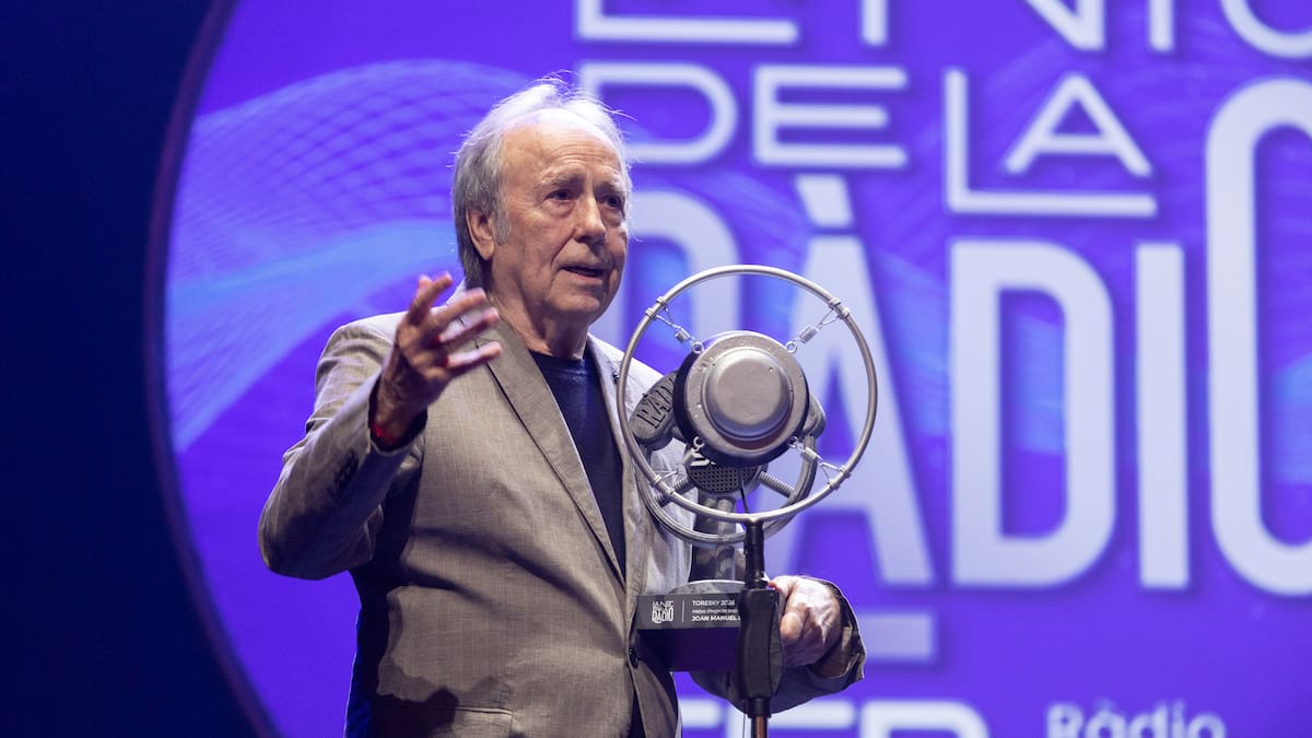 Serrat, emocionat en recordar la importància de la ràdio a la seva vida: "Reunia la meva família quan els temps eren foscos"