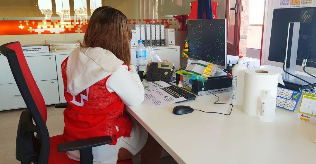 Servicio telefónico “ATENPRO”, acompaña las 24 horas del día, a mujeres que han sido víctimas de violencia de género. 