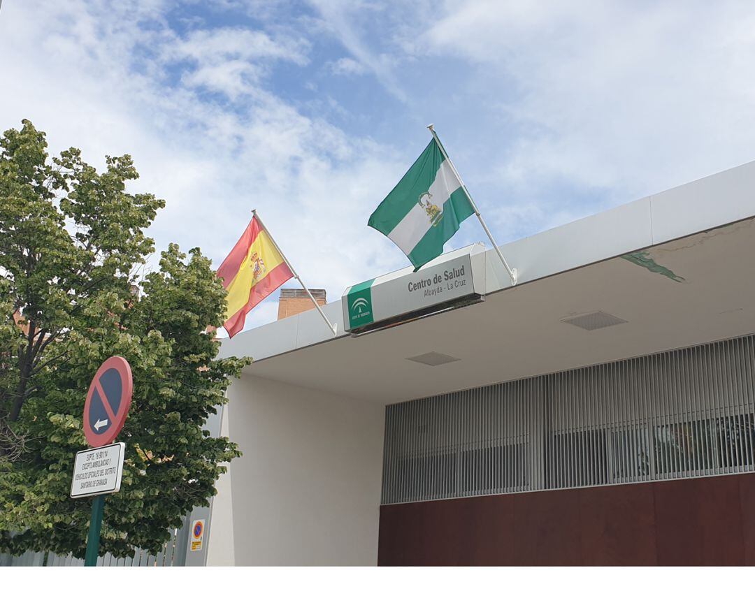 Fachada del centro de salud Albayda-La Cruz de Granada