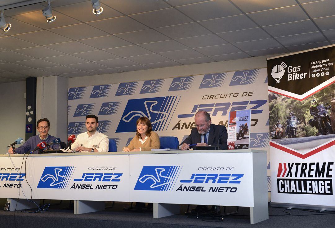 Laura Álvarez durante la presentación de una prueba en el Circuito de Jerez