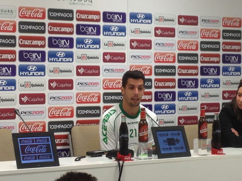 Carlos Caballero en sala de prensa