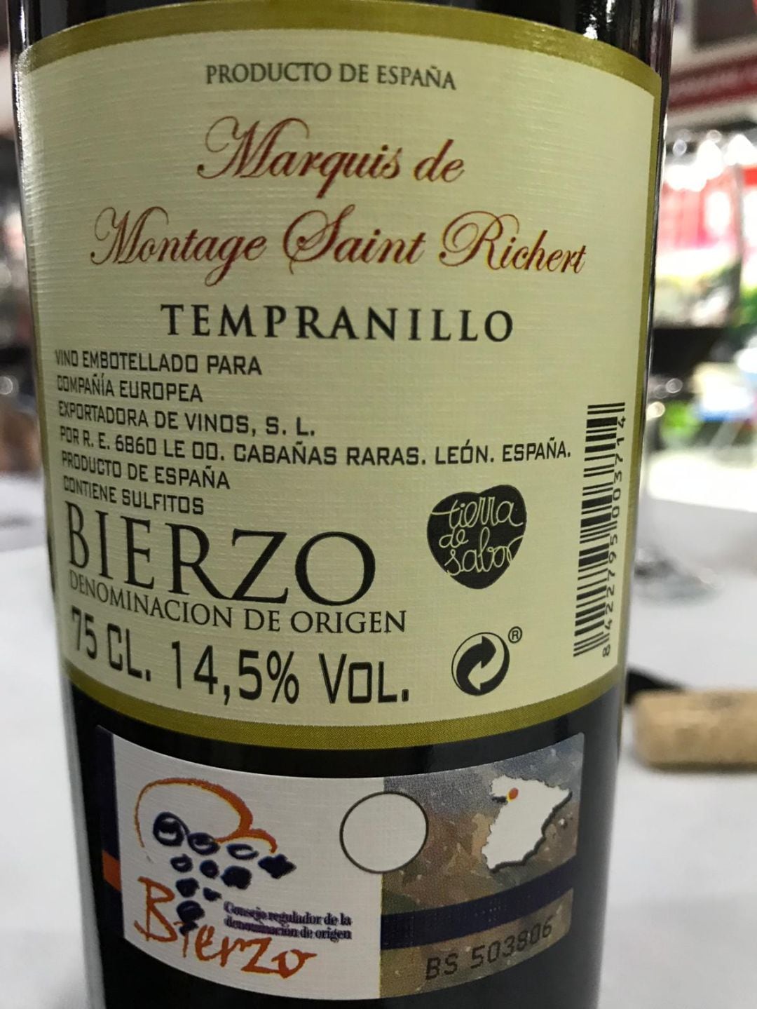 Parte trasera de una de las botellas de falso BIerzo