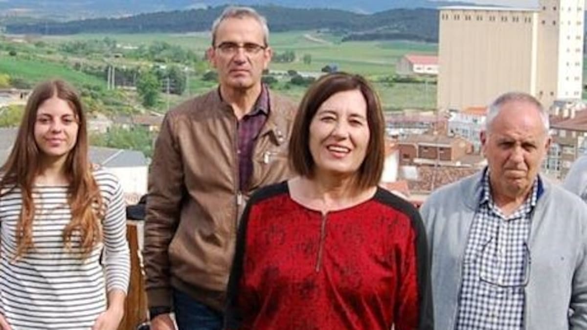 La portavoz de IU en el Ayuntamiento de Tafalla, Soco Ojer, explica la postura de su grupo ante el proyecto de planta solar