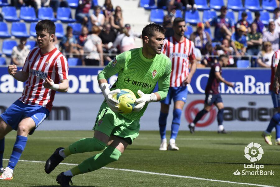 Cuéllar durante el Huesca - Sporting del pasado sábado.