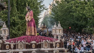 La crónica y los sonidos de la Procesión Magna que relanzó la mejor imagen posible de Granada y su Semana Santa