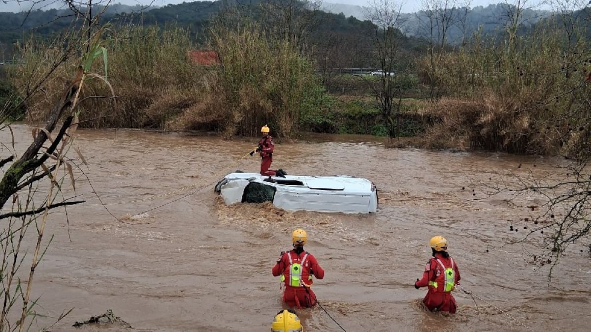 Desaparegut un conductor arrossegat per una riera a Llinars del Vallès