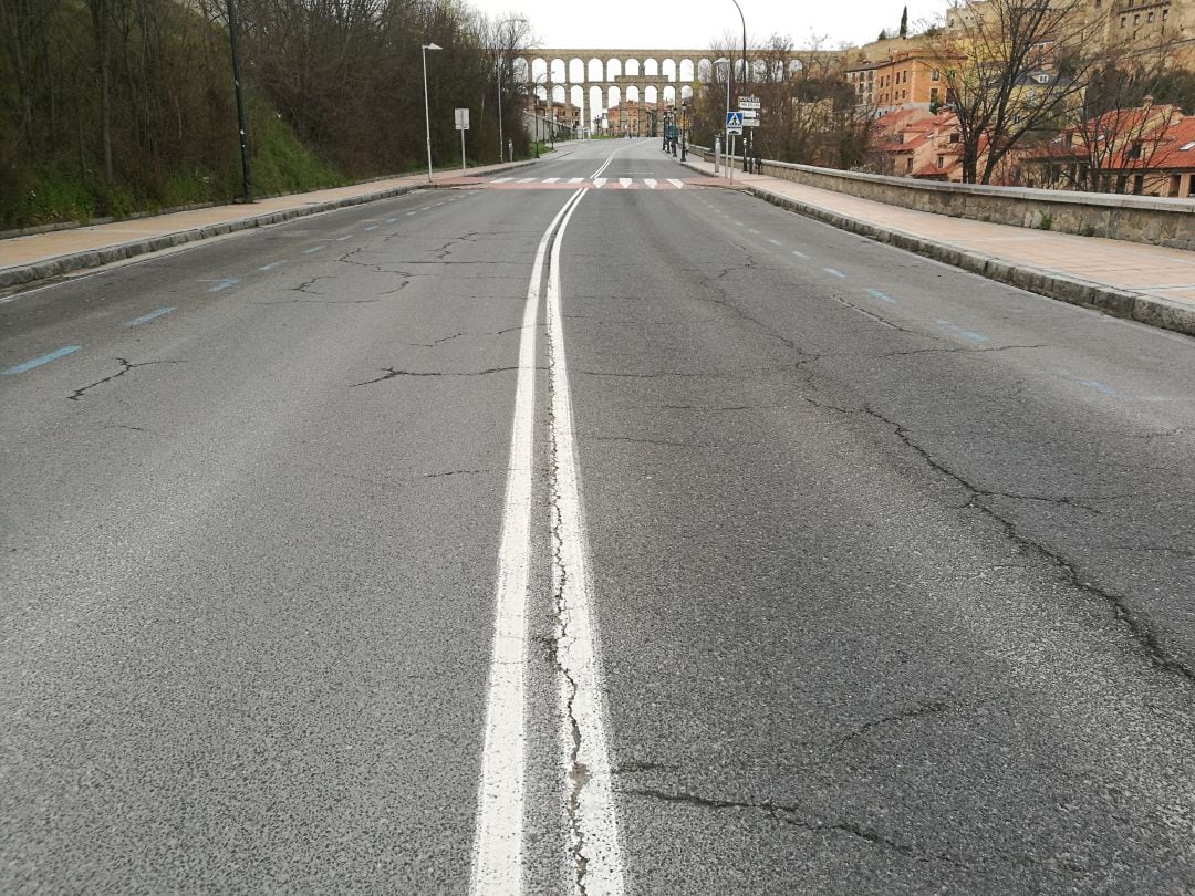 La avenida Vía Roma sin peatones ni coches durante estos días con la declaración del Estado de Alarma