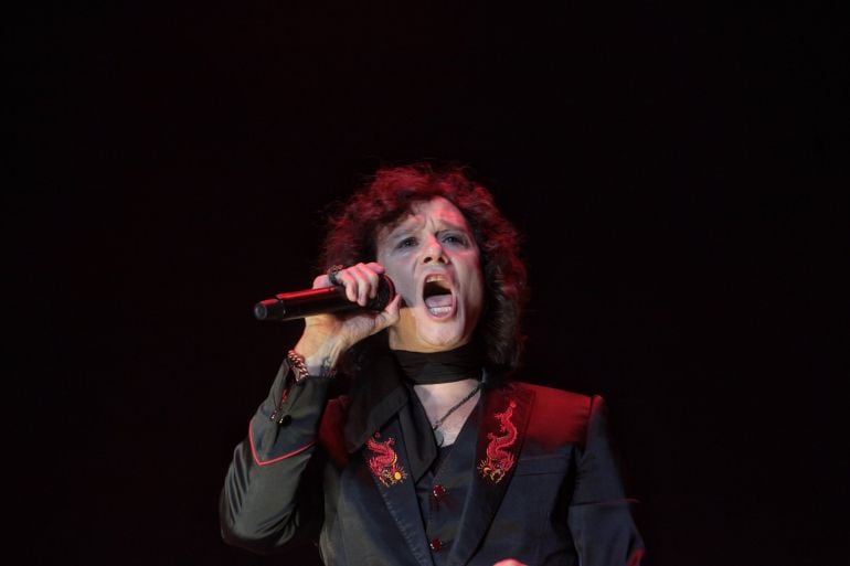 El cantante español Enrique Bunbury se presenta hoy, sábado 23 de abril de 2016, en el festival Vive Latino en Ciudad de México 