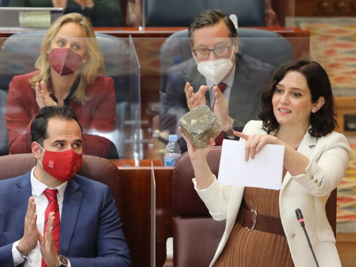 Ayuso asegura que Pablo Hasél tiene "menos arte que cualquiera con dos cubatas en un karaoke"