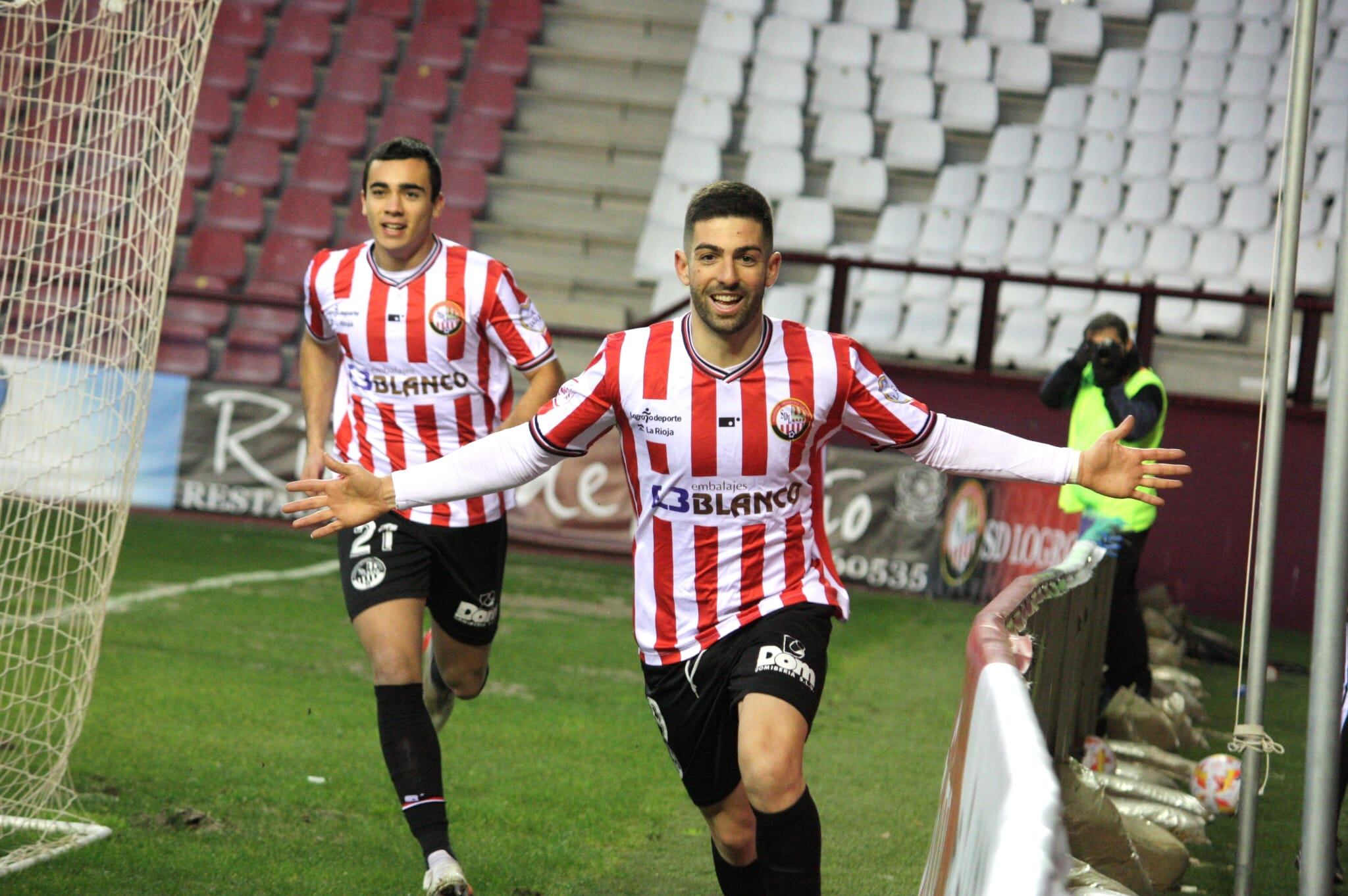 Iker Unzueta celebra su tanto ante el Real Murcia / SD Logroñés