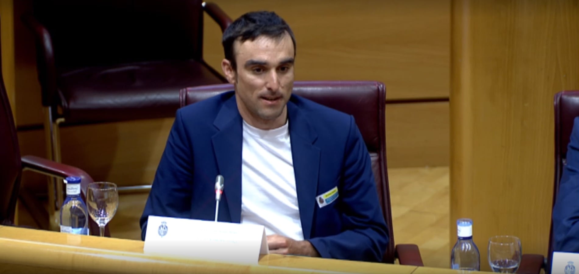 El ciclista Luis Ángel Maté, durante su intervención en el Senado