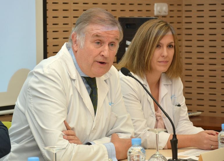 El Jefe de Oncología Pediátrica, Luis Madero y la oncóloga pediátrica, Blanca Herrero en la presentación del proyecto.