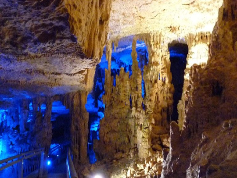 Interior de la Cueva de los Franceses.