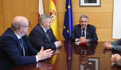 José Ángel Peláez y Miguel Ángel Revilla, reunidos para hablar del España - Chipre