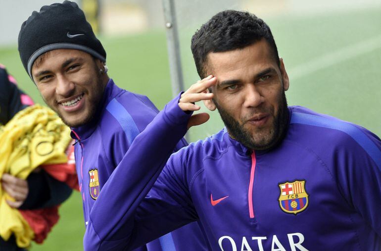 Dani Alves, durante un entrenamiento con el FC Barcelona