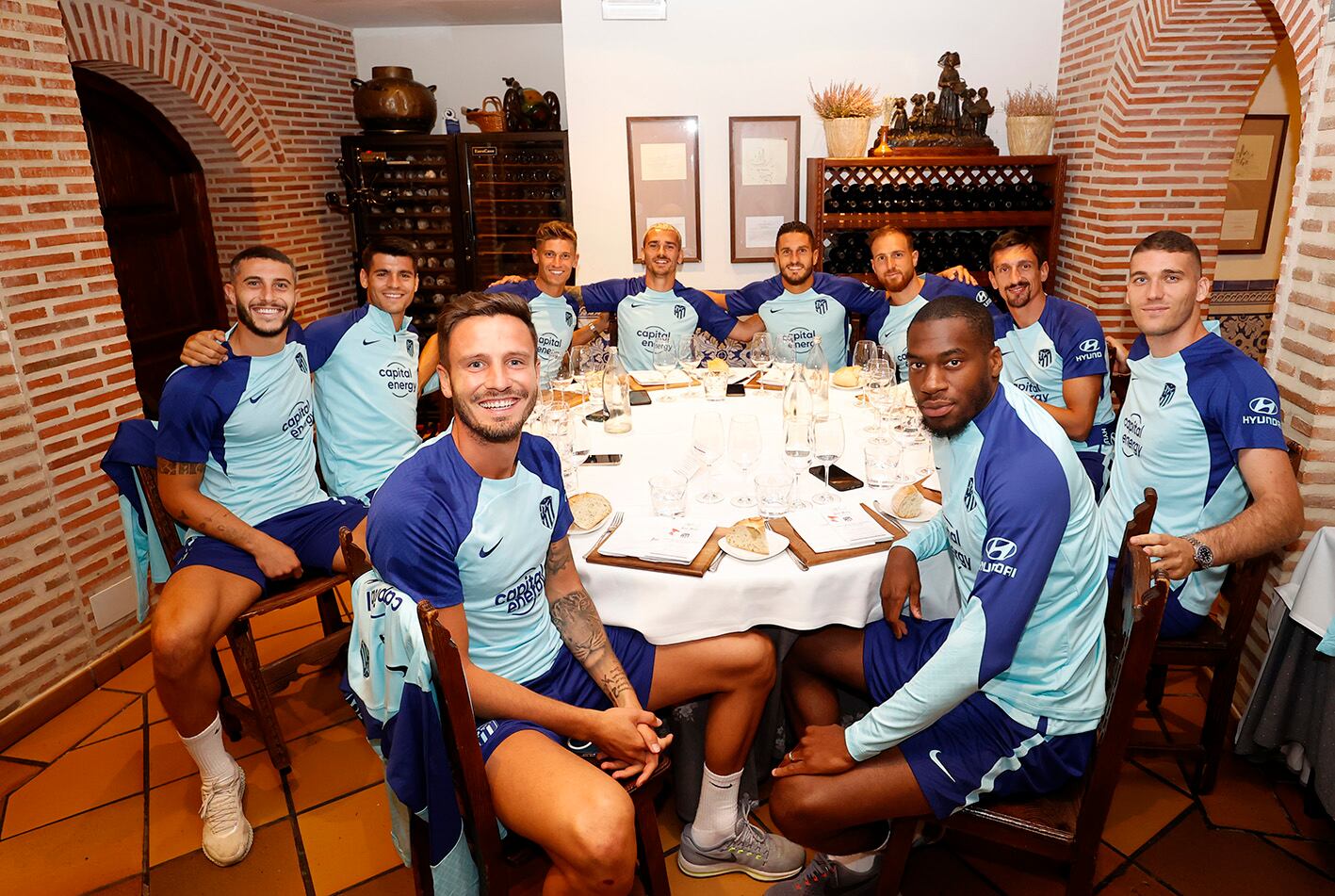 La plantilla del Atlético de Madrid en el Restaurante José María de Segovia