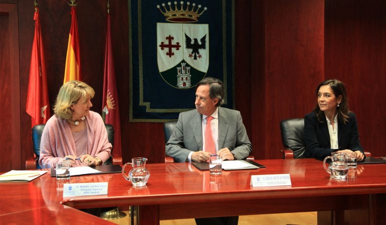 Imagen de la firma del convenio entre la AEAT y el Ayuntamiento de Alcobendas