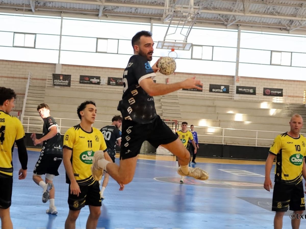 El Elda - C.E.E. acaba la fase regular perdiendo ante el Fertiberia Puerto Sagunto B (36-30)