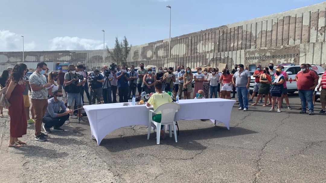 Rueda de prensa de Onalia Bueno en el muelle de Arguineguín