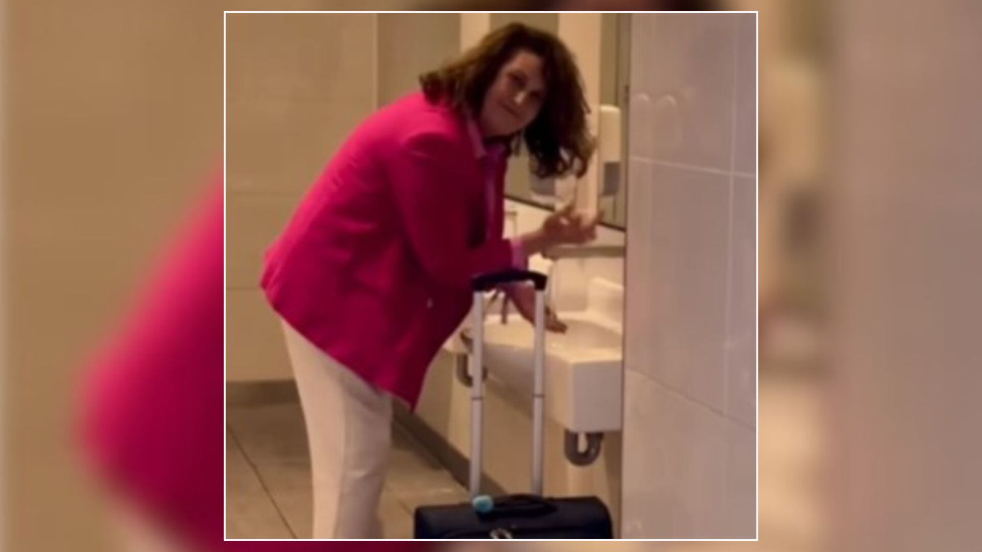 El vídeo de Carla Antonelli en sus redes sociales para desafiar a las leyes británicas.